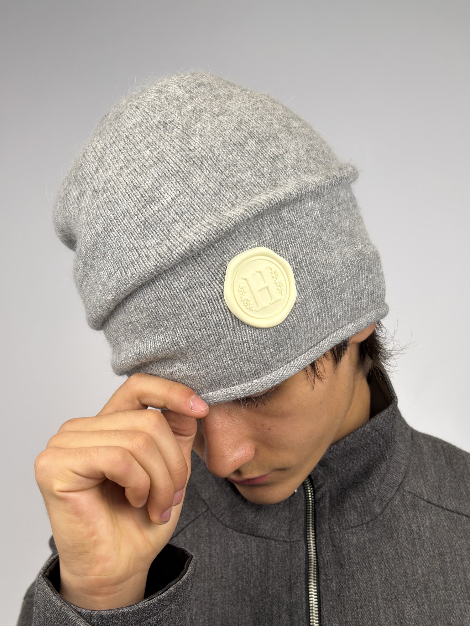 profile — seal H